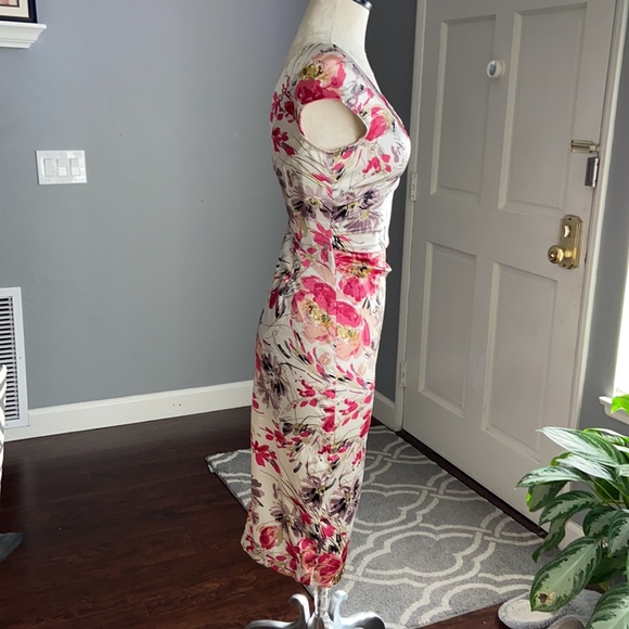 Maggy London Floral Print Ruched Midi Dress - Picture 3 of 8